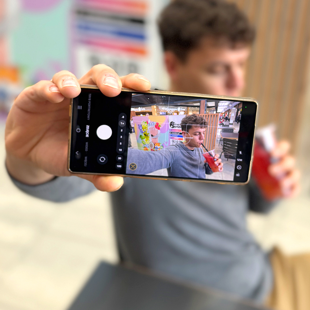 feed image